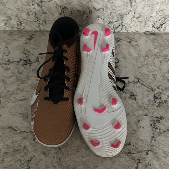 Size 6.5 Nike Soccer cleats - Picture 9 of 15